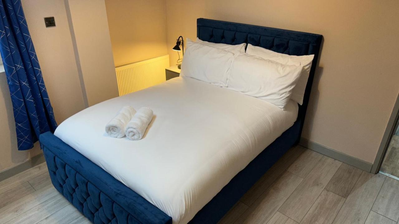 One Bedroom Apartment In Walsall Sleeps 4 Free Wifi By Villazu Bloxwich Bagian luar foto